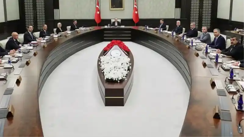 2024'ün İlk Kabinesi Toplanıyor: Emekli Aylıkları ve Ekonomi Masada