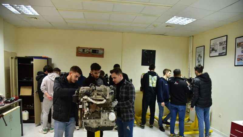 Balıkesir MYO öğrencilerine yeni eğitim materyalleri sunuldu