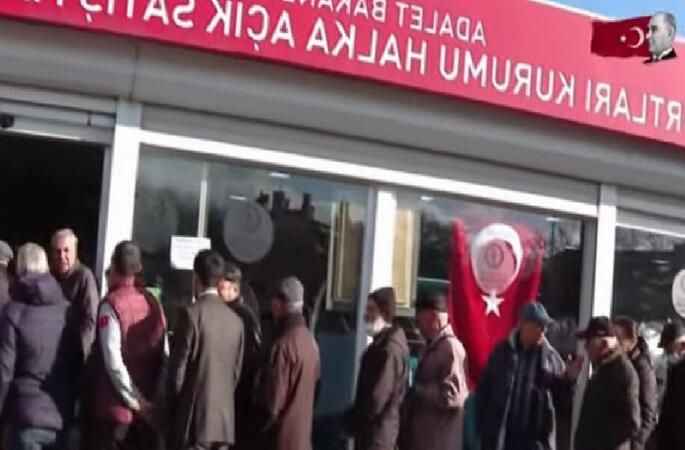 Burası Türkiye'nin Başkenti: Saatlerce Ucuz Yumurta için Beklediler