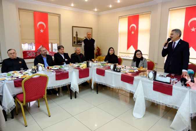 Yozgat Valisi Mehmet Ali Özkan; Hem topluma hem de bizlere yol gösteriyorsunuz