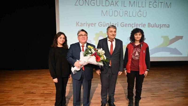 Rektör Özölçer, Kariyer günleri'nde tecrübelerini paylaştı
