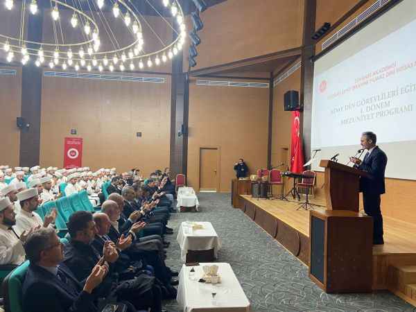 Yozgat'ta eğitimlerini tamamlayan 203 İmam Hatip Belgelerini aldı