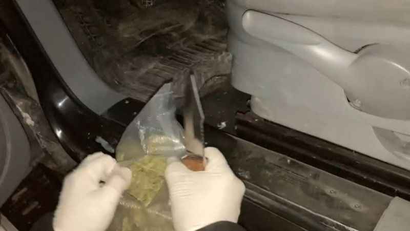 Konya'da polis ekipleri, zehir tacirlerine operasyon düzenledi