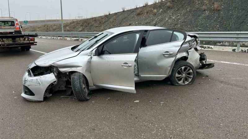 Konya Kulu'da kontrolden çıkan araç bariyerlere çarptı: Sürücü ağır yaralı