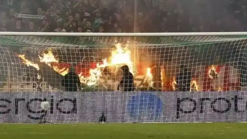 Panathinaikos Seyircisi Neden Yok?