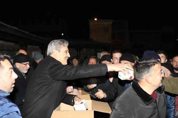 Yozgat'ın Kandil Geleneği: Belediye Başkanı Köse'den Simidi İkramı