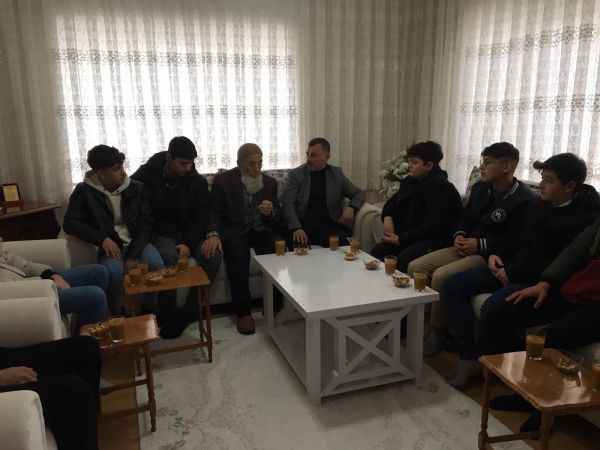 Yozgat'ta Ulu Çınarlar Ziyaret Edilip hayır dualarını alıyorlar