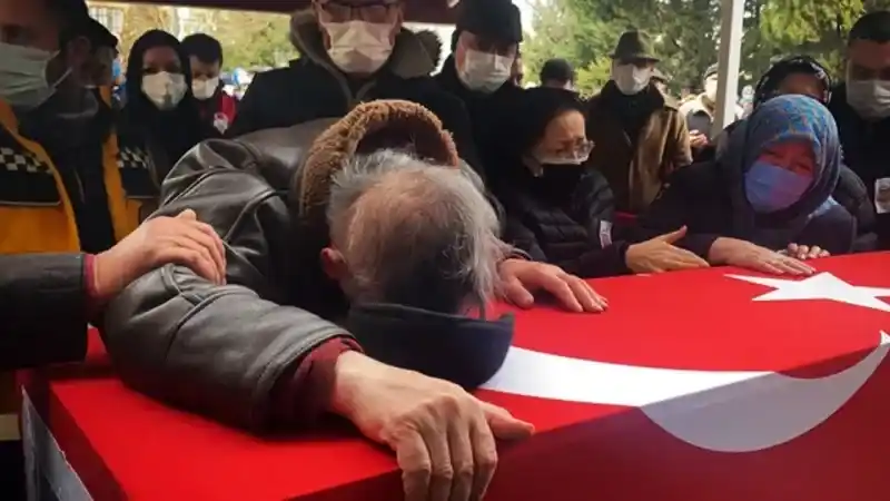 Şehit Tabutu Neden Düz Olur?