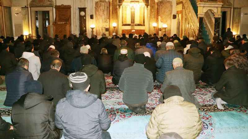 Şehitlerimiz için sabah namazında dua edildi