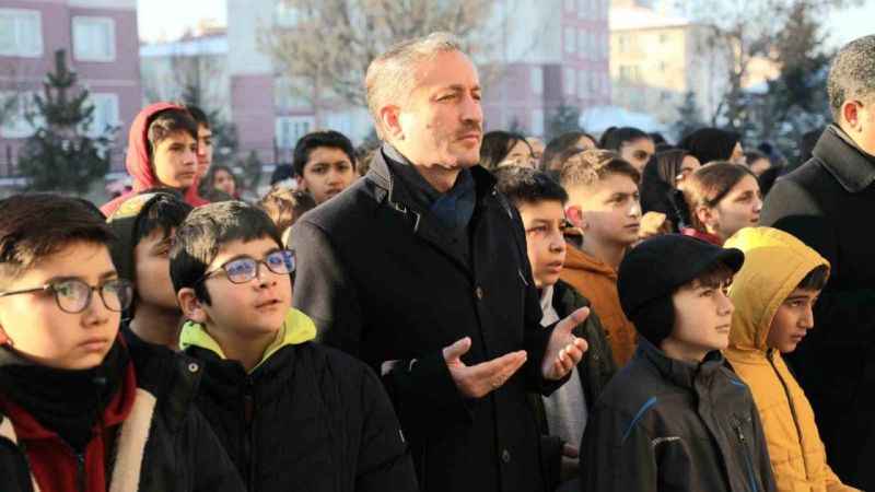 Ağrı'da Şehitler için kalpler bir dakika sessizlikte birleşti
