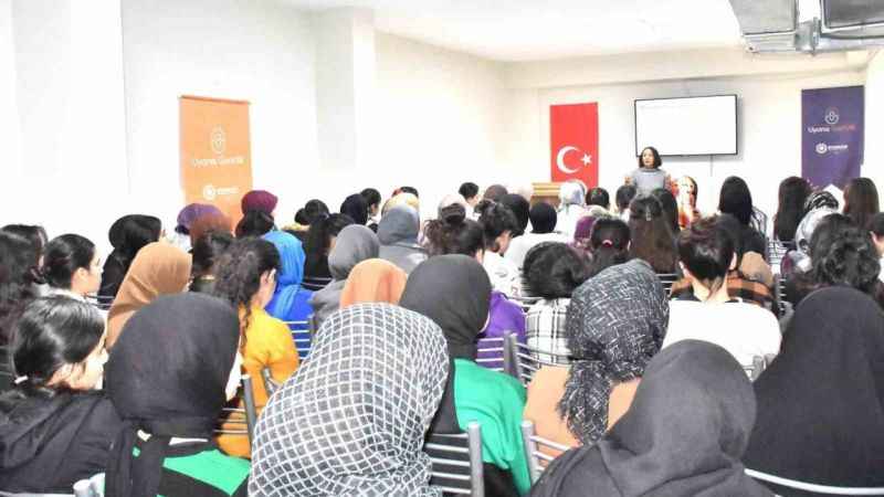 Gençliğe yönelik bilinçlendirme: Madde bağımlılığıyla mücadele semineri