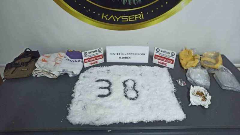 Kayseri'de Narkotik ekiplerinin başarılı operasyonu: Uyuşturucu taciri süratle yakalandı