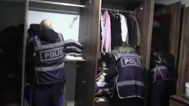 Operasyon detayları: Ruhsatsız silahlar, Büyük miktar para ve uyuşturucu ele geçirildi