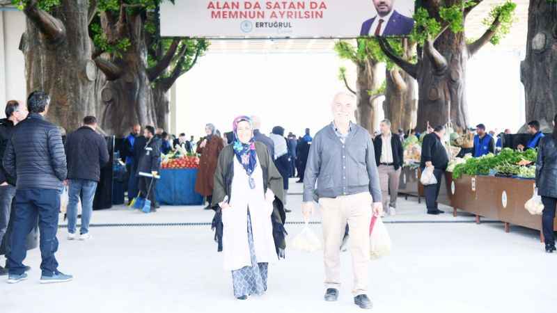 Belediye hem pazarcı esnafı hemde vatandaşı düşünüyor 5 yılda 4 tane açtı