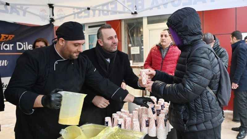 Yalova Belediyesi’nden üniversite öğrencilerine çorba ikramı
