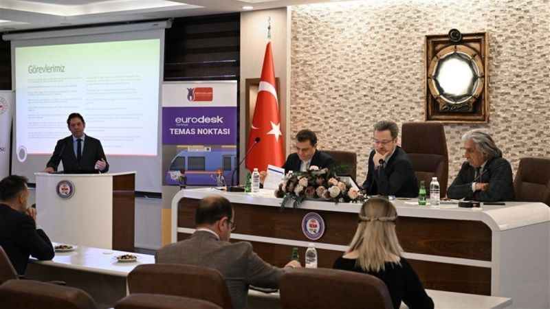 Manisa Valisi Enver Ünlü, Avrupa Birliği ile gençlerin geleceğine yatırım yapıyor