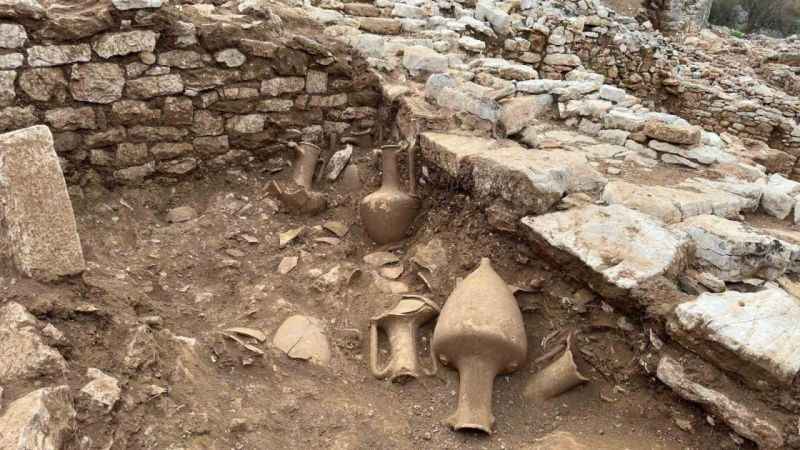 Amos Antik Kenti kazılarında yeni keşif: 10 Rodos amforası ortaya çıktı
