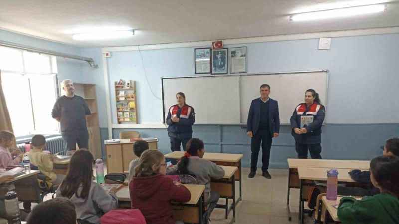 Edirne İl Jandarma Komutanlığı, Uzunköprü'deki çocukları suça karşı bilinçlendiriyor