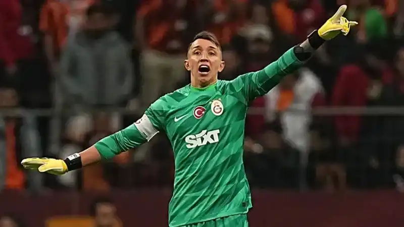 Galatasaray Muslera Neden Oynamıyor?