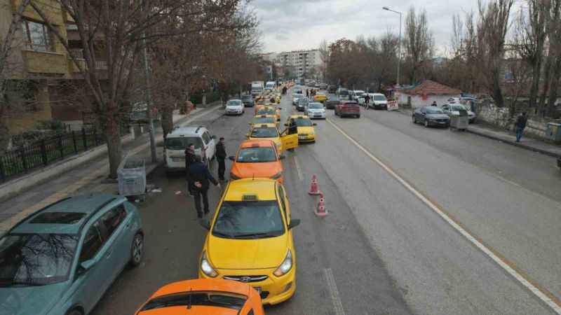 Ankara taksicilerinin zam bekleyişi: Uzun kuyruklar ve güncelleme süreci