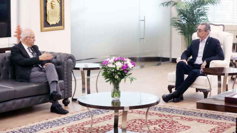 Erdal Beşikçioğlu, Fethi Yaşar’ı ziyaret etti