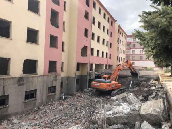 Yıkımına başlanıldı