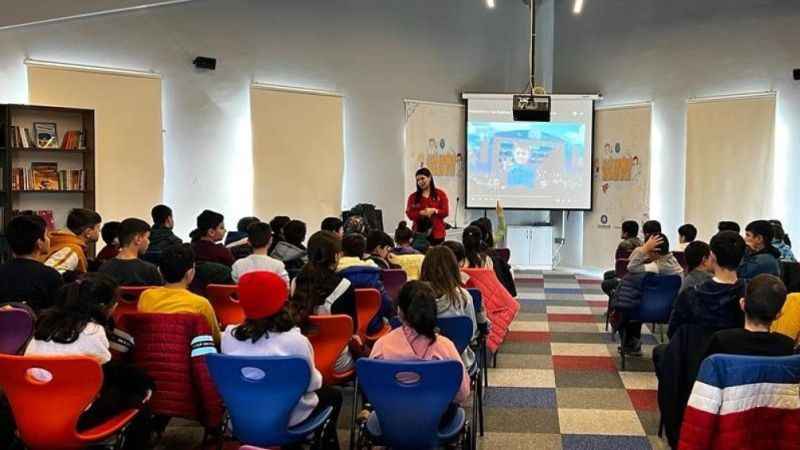 Uzay Tutkusuyla aydınlanan genç zekâlar: Diyarbakır'da uzay bilimleri semineri