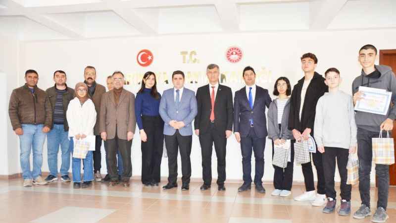 Kaymakam Demir’den Öğrencilere Jest: Başarılar Gençler!