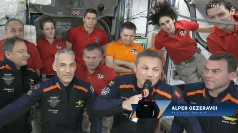 Türkiye'nin İlk Astronotu Alper Gezeravcı, ISS görevinde ilk konuşmasını yaptı