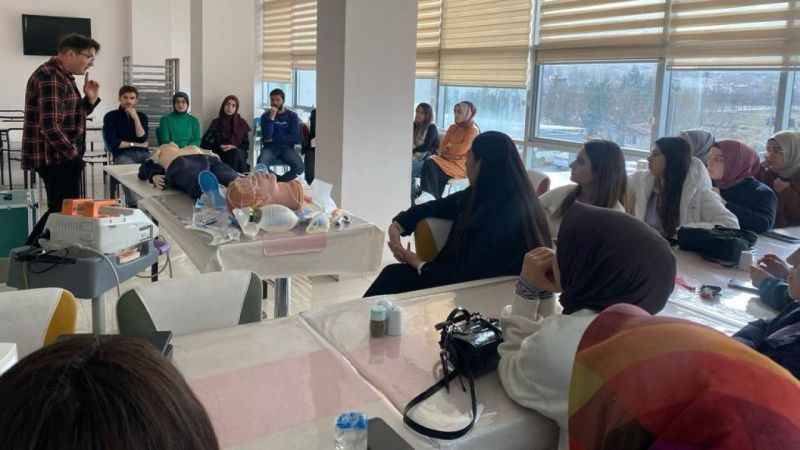 Sağlık Personellerine acil durum müdahale eğitimi
