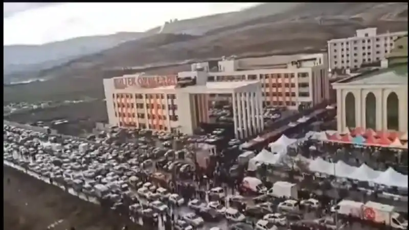 Menzil Şeyhi Ankara'ya Geldi Yollar Kilitlendi