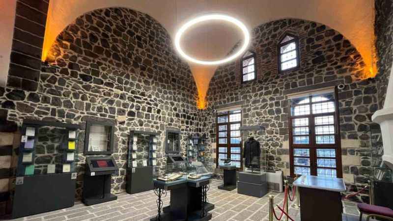 Sezai Karakoç Kültür Evi Diyarbakır'da hizmete girdi