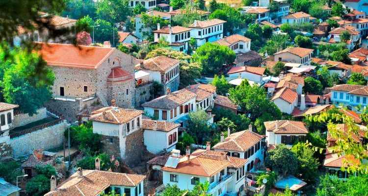 Türkiye'nin Saklı Cenneti ve Yeni Moda Merkezi: İzmir Şirince Köyü