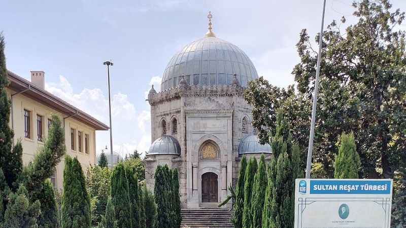Türkiye'nin En Değerli Türbeleri: İstanbul'daki bu Türbeye Dua Etmeden Geçmeyin