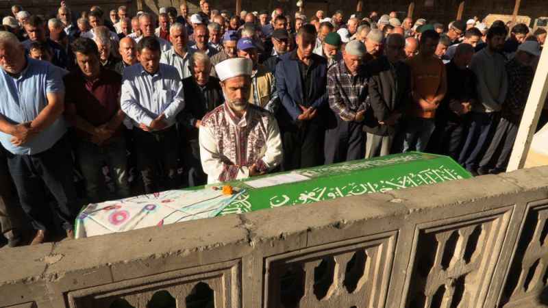 KAZADA ÖLEN KADIN TOPRAĞA VERİLDİ