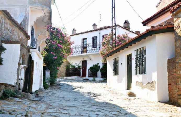 Ege'nin Saklı Cenneti ve Geleneksel Lezzetlerin Buluşma Noktası: Zeytinliköy