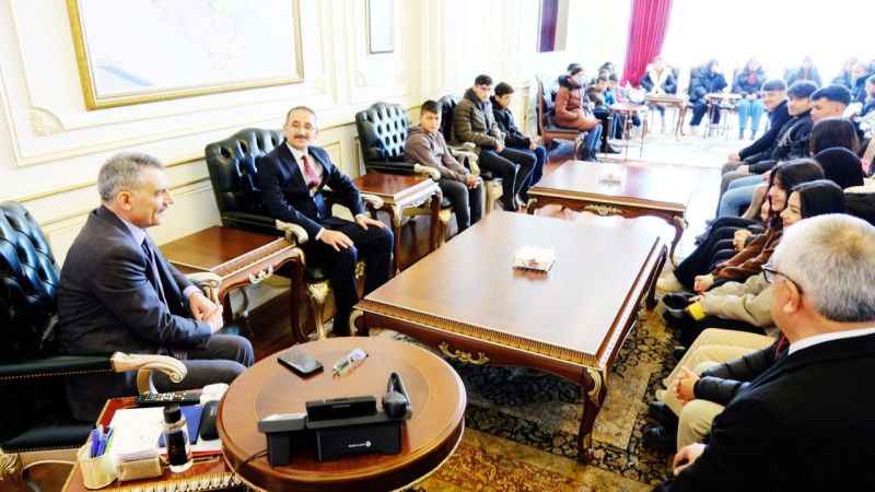 Makam Odası Neşeyle Doldu: Vali Özkan, Çocukları Ağırladı!