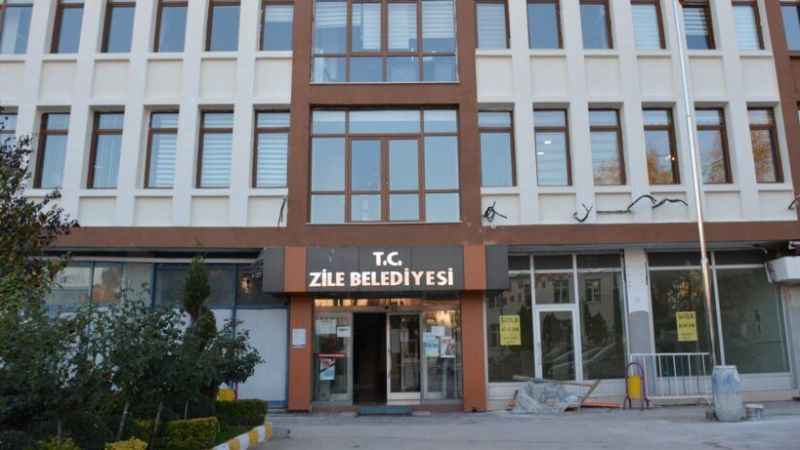 Zile Belediyesi muhtelif mahalle ve sokaklarda parke yol yaptıracak