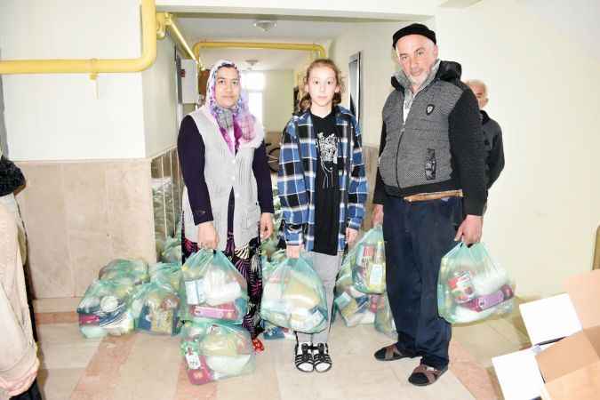 Deprem gönüllüsü Sarımsakçı Mehmet!