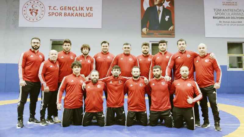 Güreş Milli Takımı Antrenörü Nazmi Avluca'dan Yozgatlı Güreşçiye övgü: "Türk güreşi olarak bu tarihi rekora sahip oluruz”