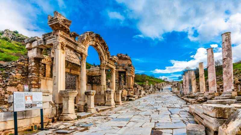 Efes Antik Kenti: Zamanın Ötesinden Gelen Tarih
