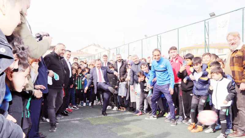 Başkan Spor tesisini ziyaret etti Sporcular büyük ilgi gösterdi
