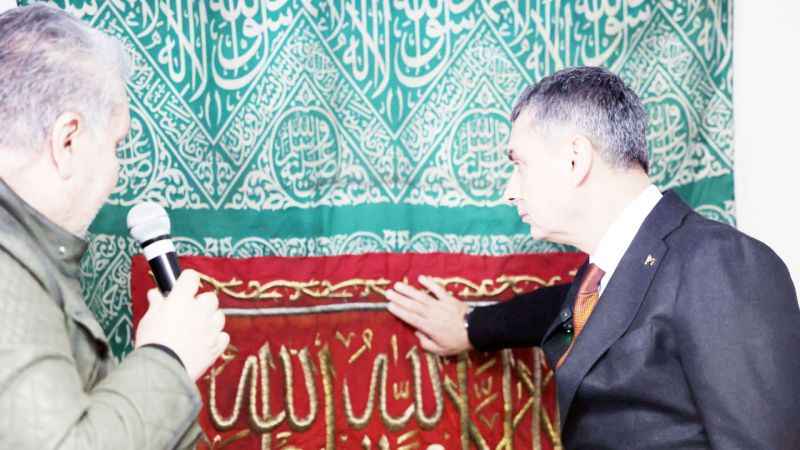 Mukaddes Emanetler Ankara'da Kabe örtüleri ve mukaddes emanetler sergilendi
