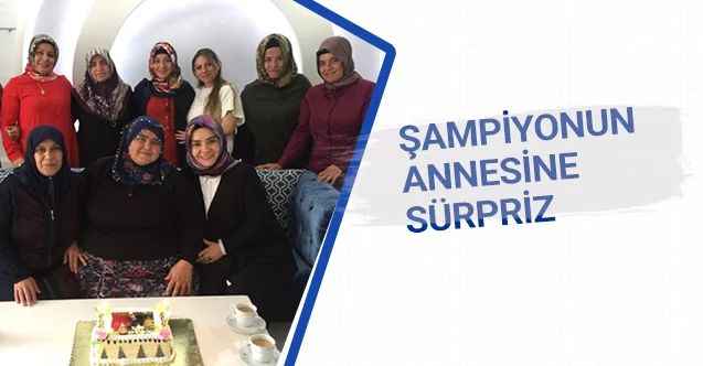 Rıza Kayaalp’in annesine sürpriz