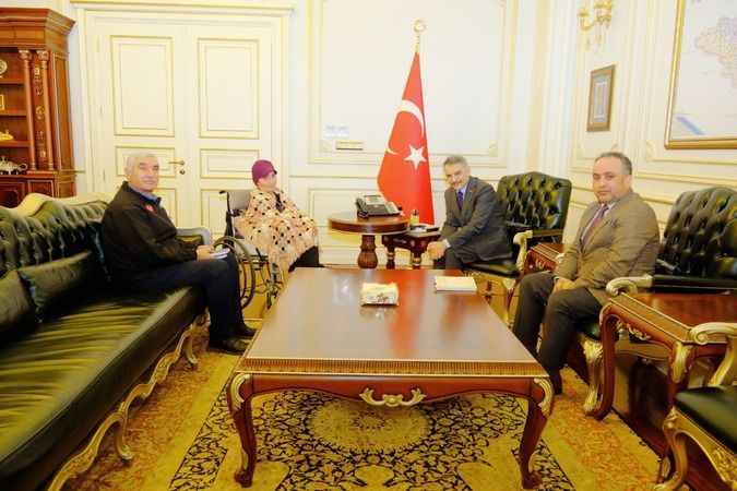 Engelleri aşan fırça! Yozgatlı Narin Depremzedelere ‘ışık’ oldu