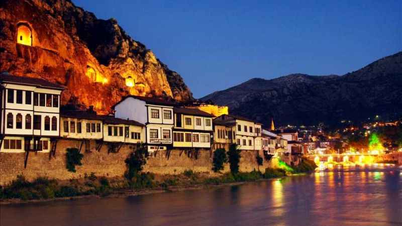 Amasya'nın Tarihi Dokusu: Yalıboyu Evleri