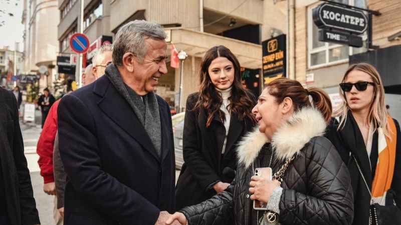 Mansur Yavaş, Tunalı Hilmi Caddesi'nde Vatandaşların Büyük İlgisiyle Karşılandı
