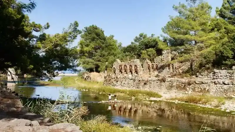 Olympos Antik Kenti: Antalya'nın Tarihi ve Doğal Harikası