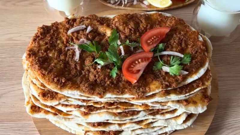 Çaylar hazır mı? Evde Lahmacun yapmanın Pratik ve Lezzetli Tarifi