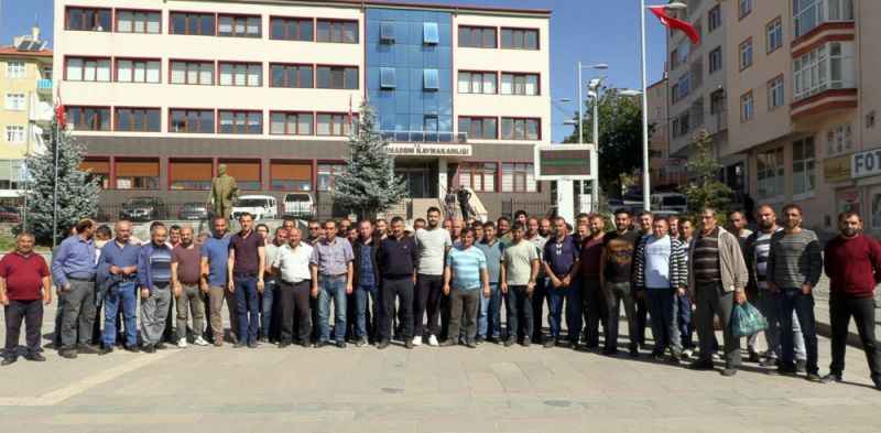 İşçilere sahip çıkan Başkan Yalçın, şehrin siyasi büyüklerini yaşanan mağduriyete dur demeye davet etti: İŞÇİNİN ALIN TERİ İLE OYNAMAYIN!